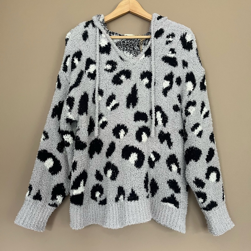 {New In} V Neck Leopard Print Hooded Sweater - Womens Medium - NWT